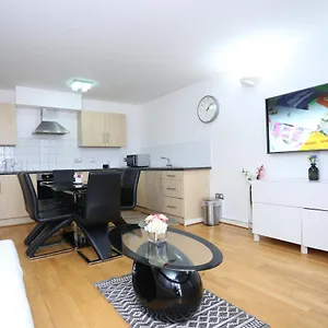 Gorgeous 2 Bedroom 2 Bathroom Woolwich Apartment